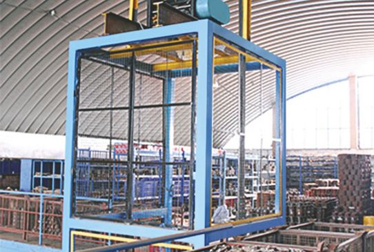 INDUSTRIAL GOODS LIFT